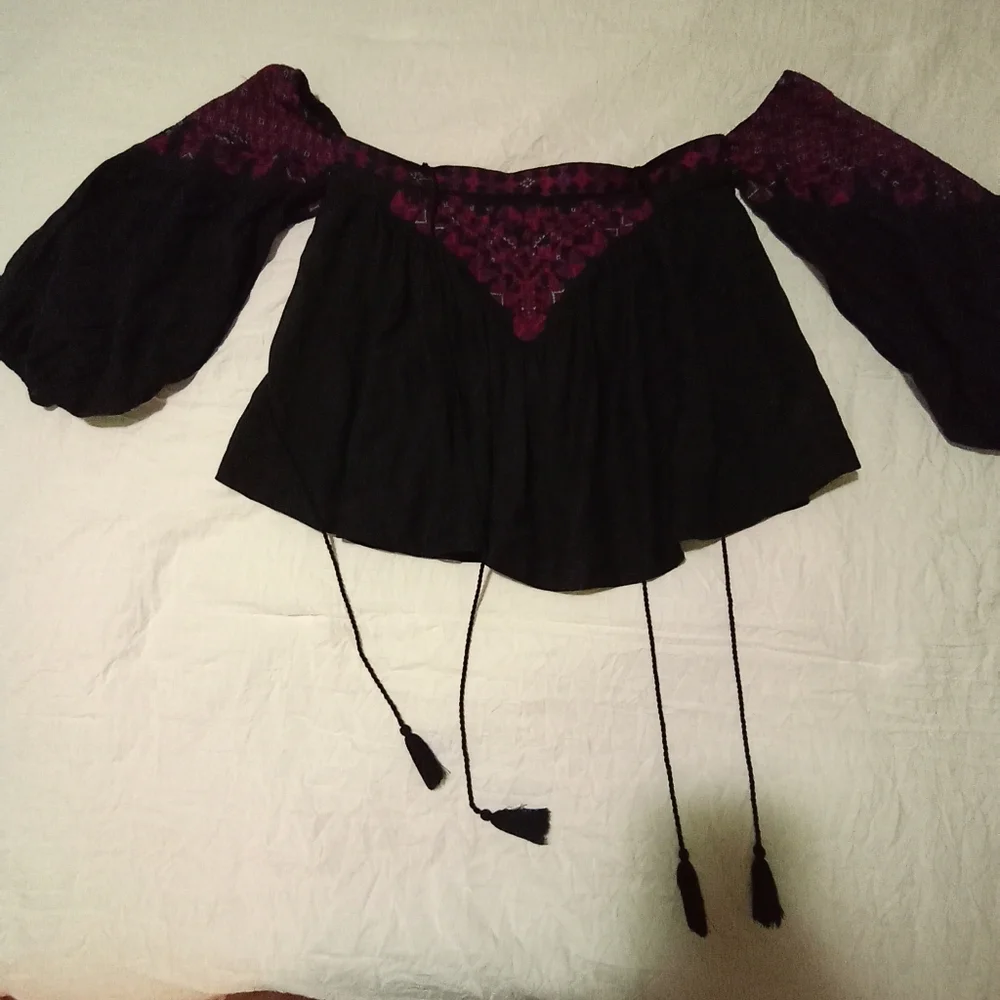 Free People " Vacay Vibin" Cold Shoulder Embroidered top - Picture 8 of 8